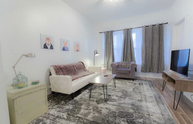 Simple in Palmer Square - Walk to Park and Train - Foto 9