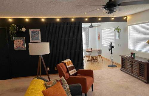 Quaint Vintage Ranch Style 4BedRoom 2Bath Sleeps 10 - Foto 5