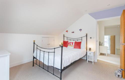 Creek View - A Tranquil Waterside Retreat with a Touch of Luxury and Pontoon - Photo 24