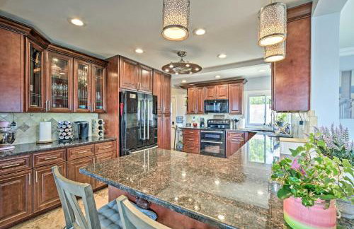Lakefront Home with Game Room, Theater and Dock! - Foto 8