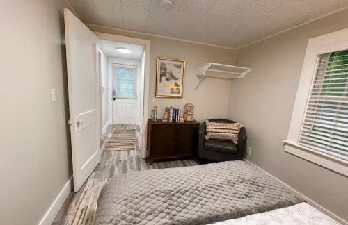 Cheerful 1 Bedroom Cottage Close to Everything 5 - Foto 6