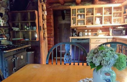 Deer Valley Retreat, Lovely Log Cabin with Fireplace & Garden Views- Perfect for a Relaxing Getaway! - Foto 37