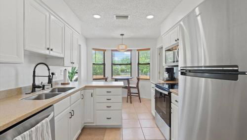 Spacious Home Near Beach, Large Yard, Game Room and Dog Friendly - Foto 3