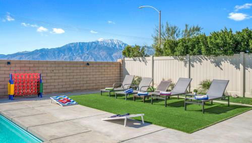 Views, Gameroom, Saltwater Pool & Hot tub, Firepit by MariamsBnb - Foto 2, sunbed