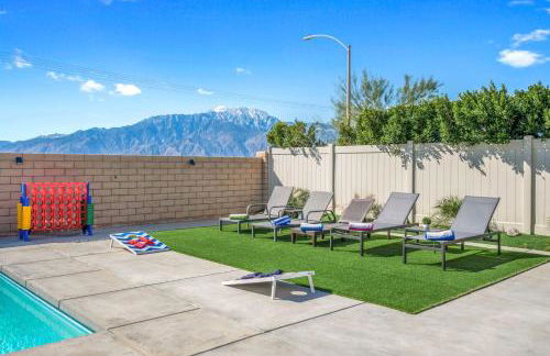 Views, Gameroom, Saltwater Pool & Hot tub, Firepit by MariamsBnb - Foto 2