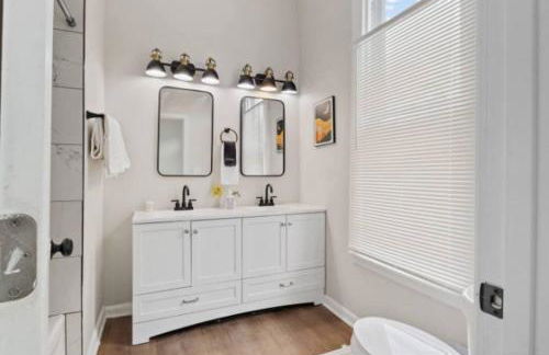 2 Units Combined - Historic 5BR - 2 Living - 2 Kitchens - Photo 22