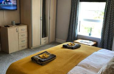 Little Gem with Private Hot Tub - Up to 25 percent off ferry - Foto 17