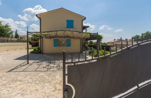 Mediterrane Steinvilla mit beheiztem Privatpool, aromatischen Mittelmeerpflanzen - Foto 37