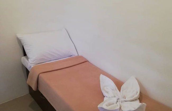 Rona's Townhouses - Photo 4