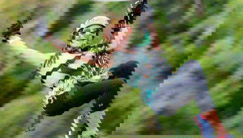 Ziplining at Toro Verde Eco Adventure Park - Foto 2