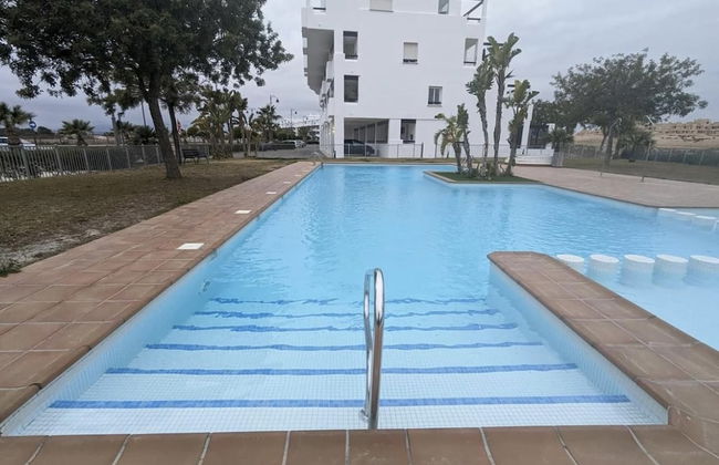 Stylish 2-bed Apartment Overlooking the Fairways - Foto 17