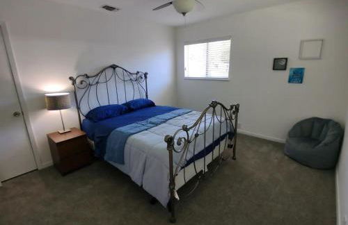 Small Town, Big House - Sleeps 8! - Foto 5
