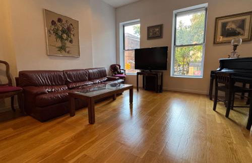 Large and Luxurious in Strivers Row - Photo 5