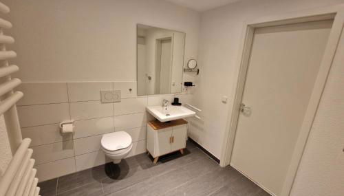 Moderne, barrierefreie Wohnung im Herzen der Stadt mit Parkplatz, WLAN und TV - Marta - Foto 2