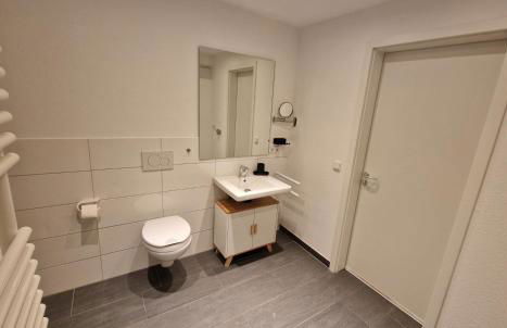 Moderne, barrierefreie Wohnung im Herzen der Stadt mit Parkplatz, WLAN und TV - Marta - Foto 2