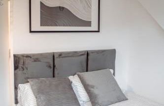 Spacious & Modern 8-Bed Home - Sleeps 13 - Parking - Foto 20