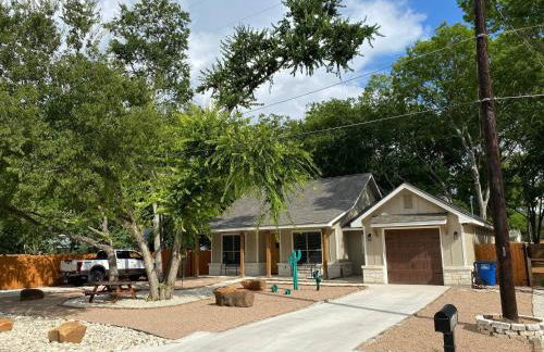 Charming new home near Canyon Lake/Guadalupe River - Photo 2