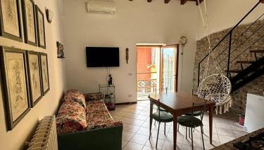 Mansarda con balcone nel cuore di Brenzone sul Garda - Foto 3