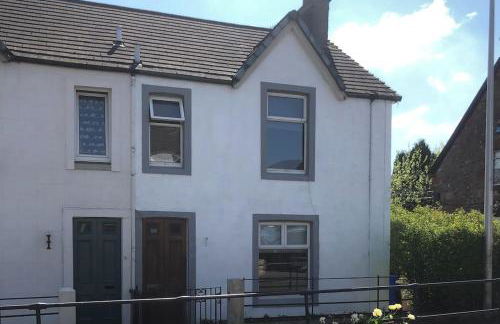 House in Drymen Village with free local health club access - Photo 1