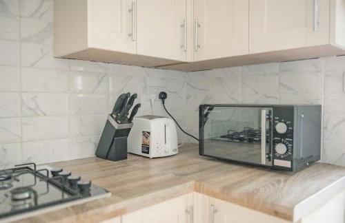 Cambridge North 3 Bedroom Family Home, Spacious Garden, BBQ & Parking - Foto 25