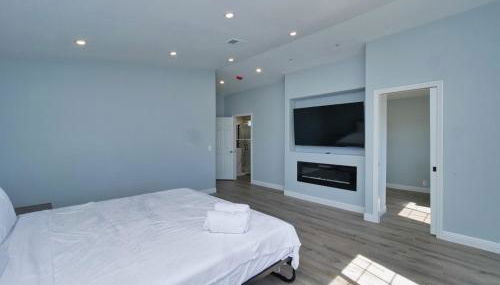 Renovated 5 Bd 3 Ba AC Private Deck Lawn - Foto 3