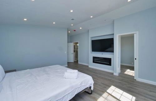 Renovated 5 Bd 3 Ba AC Private Deck Lawn - Foto 3