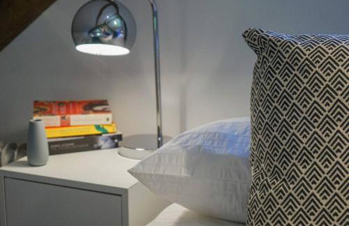 Escape to an Idyllic Countryside Couple's Retreat - Photo 30