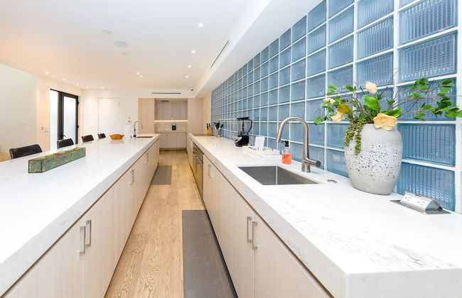 Dream Beverly Hills Mansion W. Pool - Photo 8