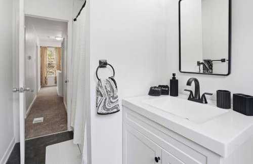 Brand NEW King Suite| Movie/Game Room| Coffee Bar - Foto 19