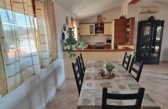 Sunny apartment with pool - Foto 10