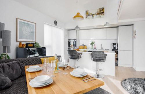 Dolce Vita - Duplex Apartment with Incredible Harbour Views - Photo 17