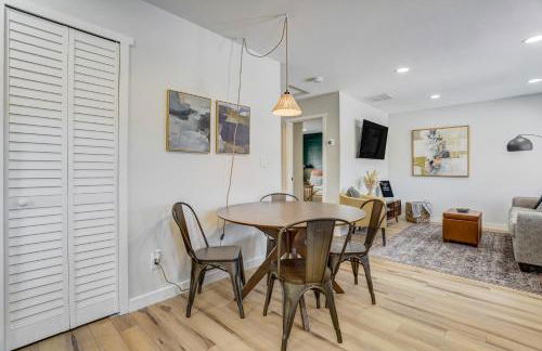 Secluded Westside Cottage - King Bed, Hot Tub, Views, Near Parks and Trails! - Foto 10