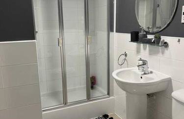 Large 4 Bedroom 3 Bathroom Town House with Secure Parking by Amazing Spaces Relocations Ltd - Foto 14