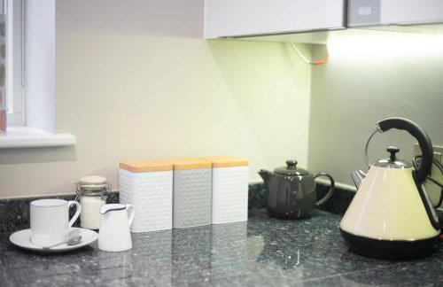 Deluxe Apartment near Cabot Circus w Parking sleeps 5 - Foto 16