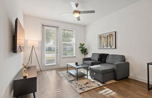 Spacious 1 BR Apt|King Bed| Pool|Gym|Clse 2 Beach. - Foto 1