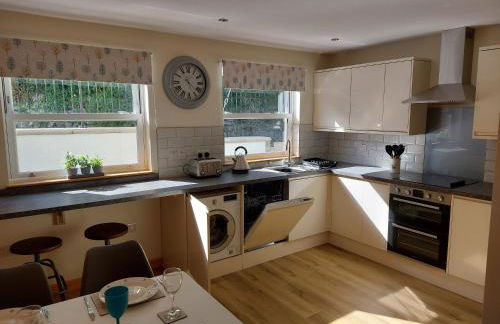 Two bedroom cottage - country lane -10 min walk to Perranporth beach - Foto 7