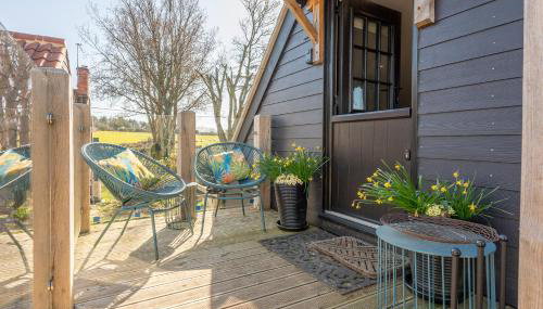 Peaceful Stylish Entire Apartment - Views, Gardens, Firepit, Balcony - Foto 2