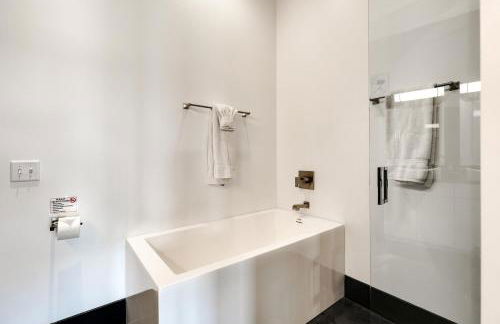 Motorcycle-Themed Home in Spearfish with Hot Tub! - Foto 24