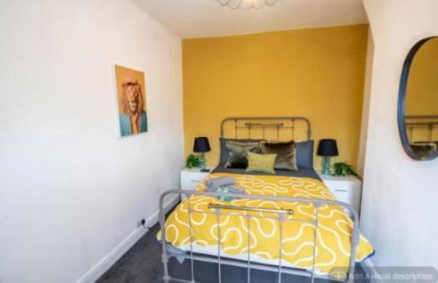 Charming 3BDR House By Homestyles Hosts Short Lets & Serviced Accommodation Hoole With Free Parking & Free WiFi - Photo 3