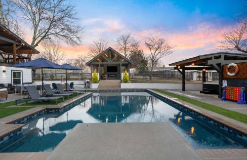 Sleeps 13 Saltwater Pool Fully Fenced in Yard - Photo 11