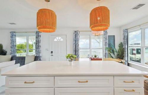 Tranquil Lakeside Escape 2 Bedrooms Patio Views - Photo 11