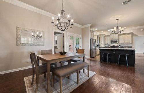 Gameday Getaway - Pool - King Bed - Sports Complex - Foto 9