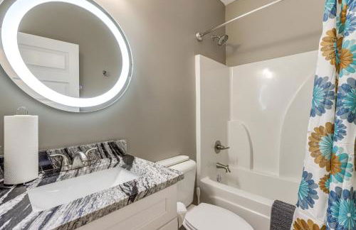 Gather, Play and Unwind! Modern Locust Grove Home - Foto 20