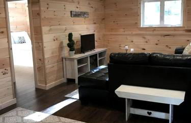 A-Frame Cabin Rental Set Alongside Sebago Lake on Frye Island, Maine - Foto 6