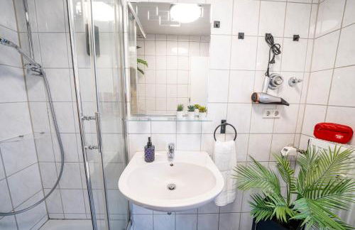 City Heart - 2min to station - Foto 12