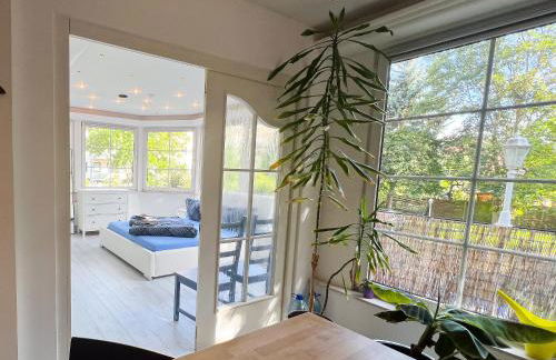 Große & voll ausgestattete Apartments, Studios, Doppelzimmer, Workspace, Parkplatz, Netflix, Prime & schnelles Wifi in ruhiger Lage mit Garten - Foto 17