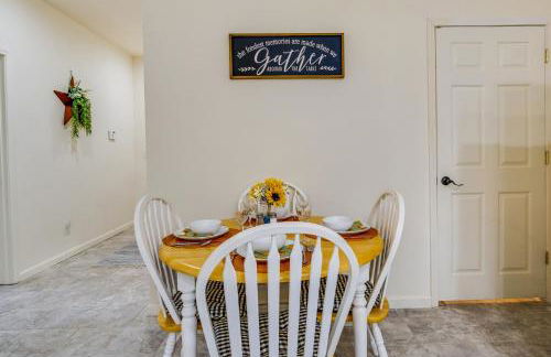 Charming Gravois Mills Escape with Private Backyard! - Foto 9