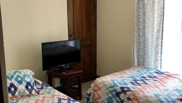 Casa Suenos: Iconic 4BR Home with Private Pool by RedAwning - Foto 3, Habitación