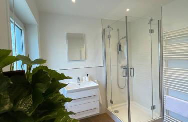 Kernsaniertes Monteurhaus mit 2 Apartments in Wirges - Foto 34