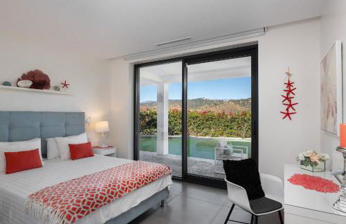 4-Bedroom Modern Villa with Sea View - Photo 34